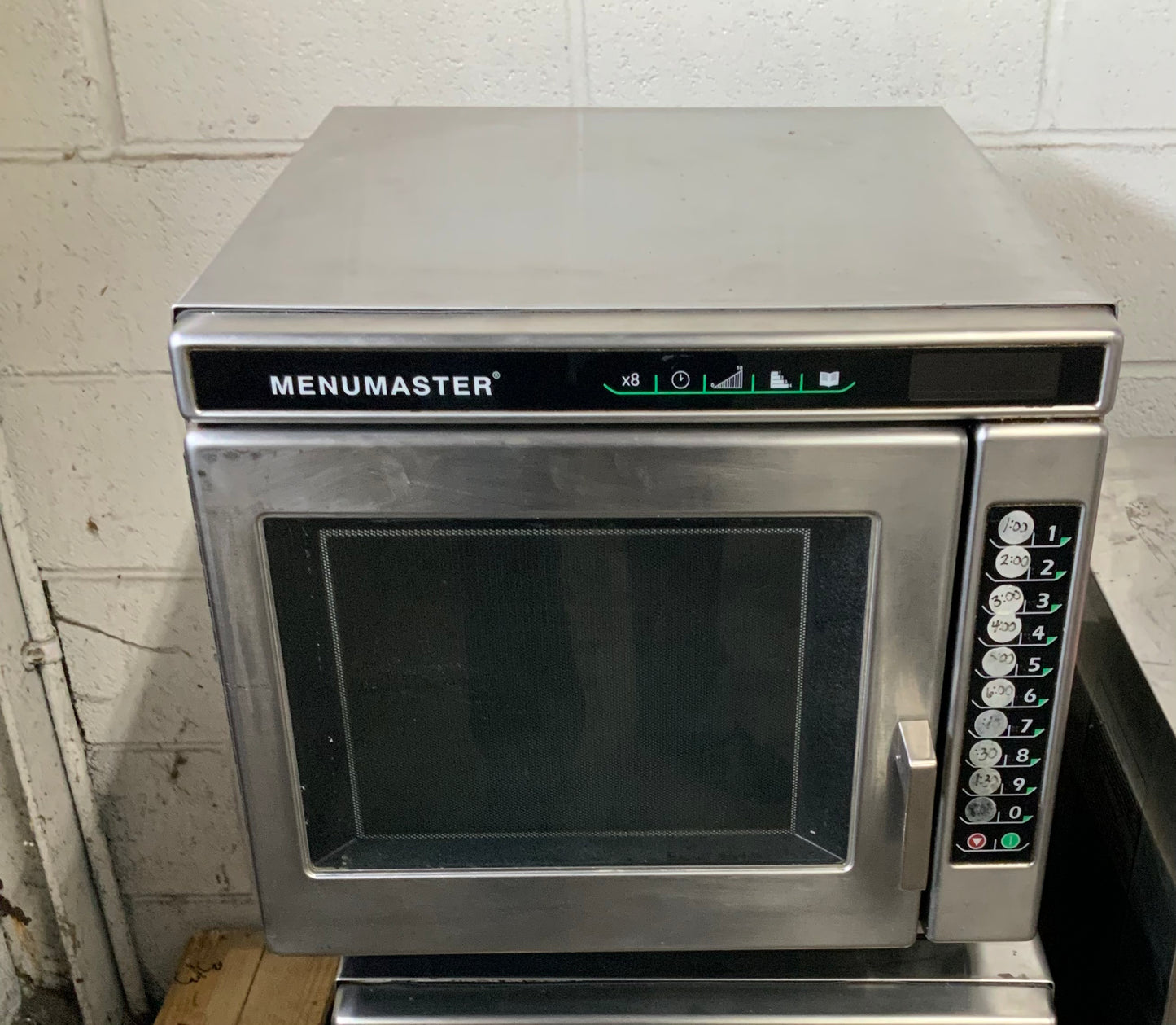 Menumaster MRC3052 Commercial Microwave Oven – Used, Good Working Condition