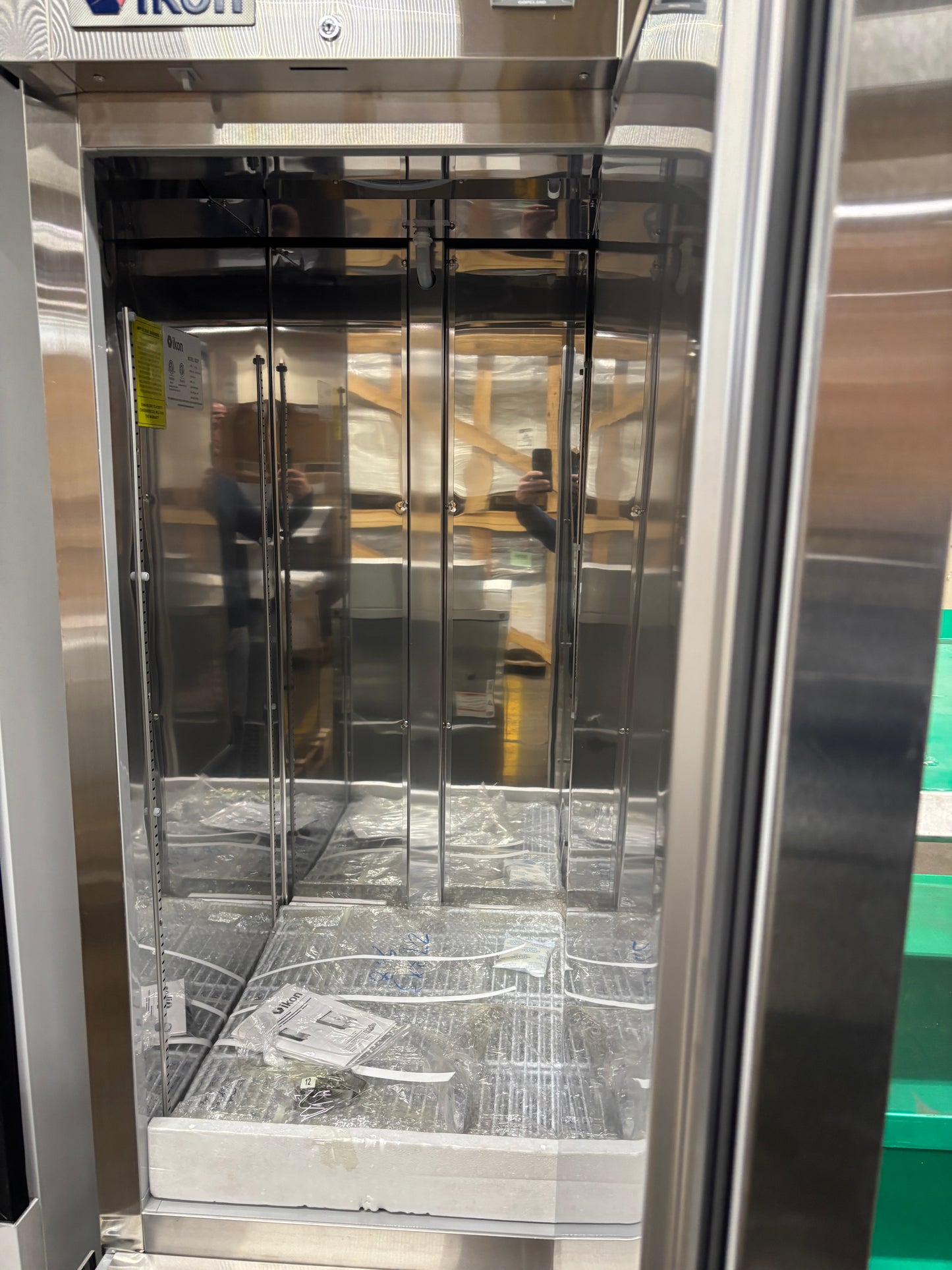 New Ikon IBF-27 Reach-In Freezer – 27” Single Door Commercial Upright Freezer – 17.8 Cu. Ft.- Scratch and Dent