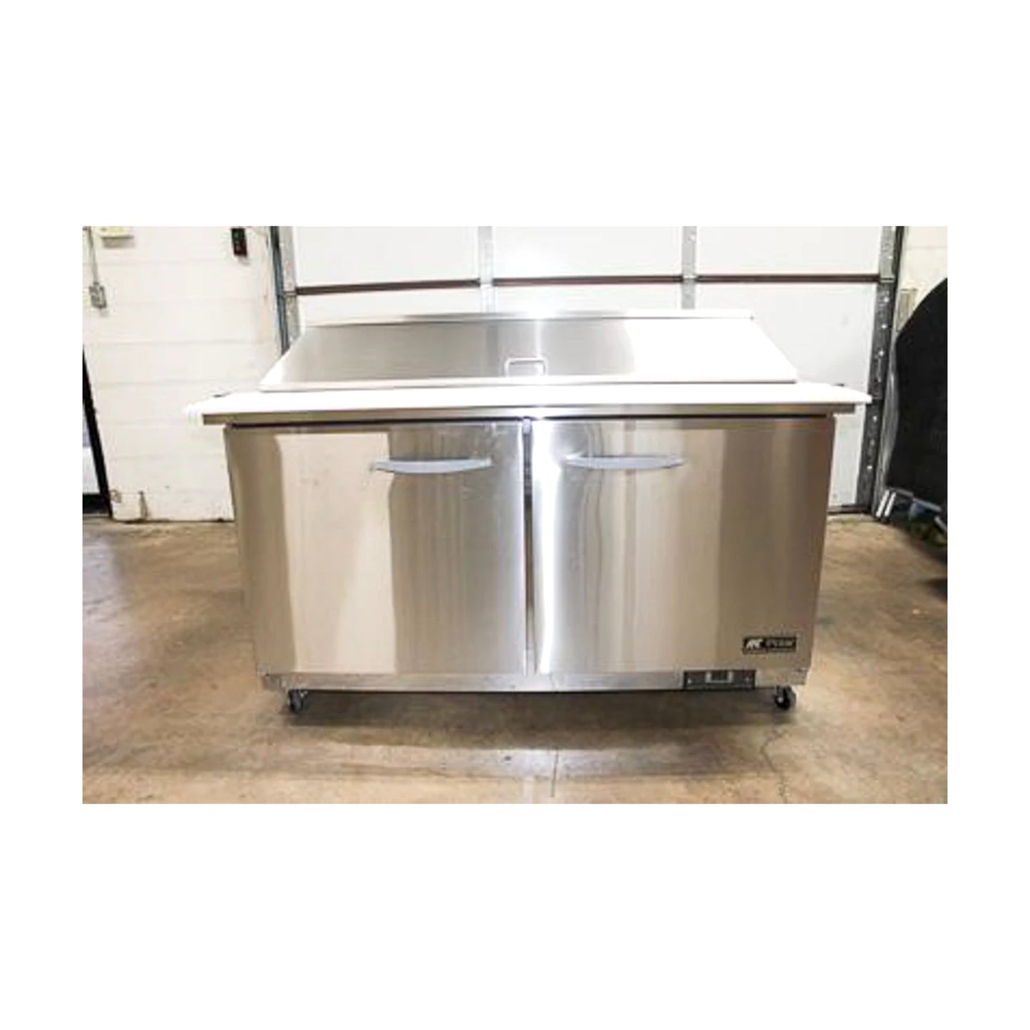 Polar PSP61M Mega-Top Sandwich Prep Table – 61″ Commercial Refrigerated Worktop