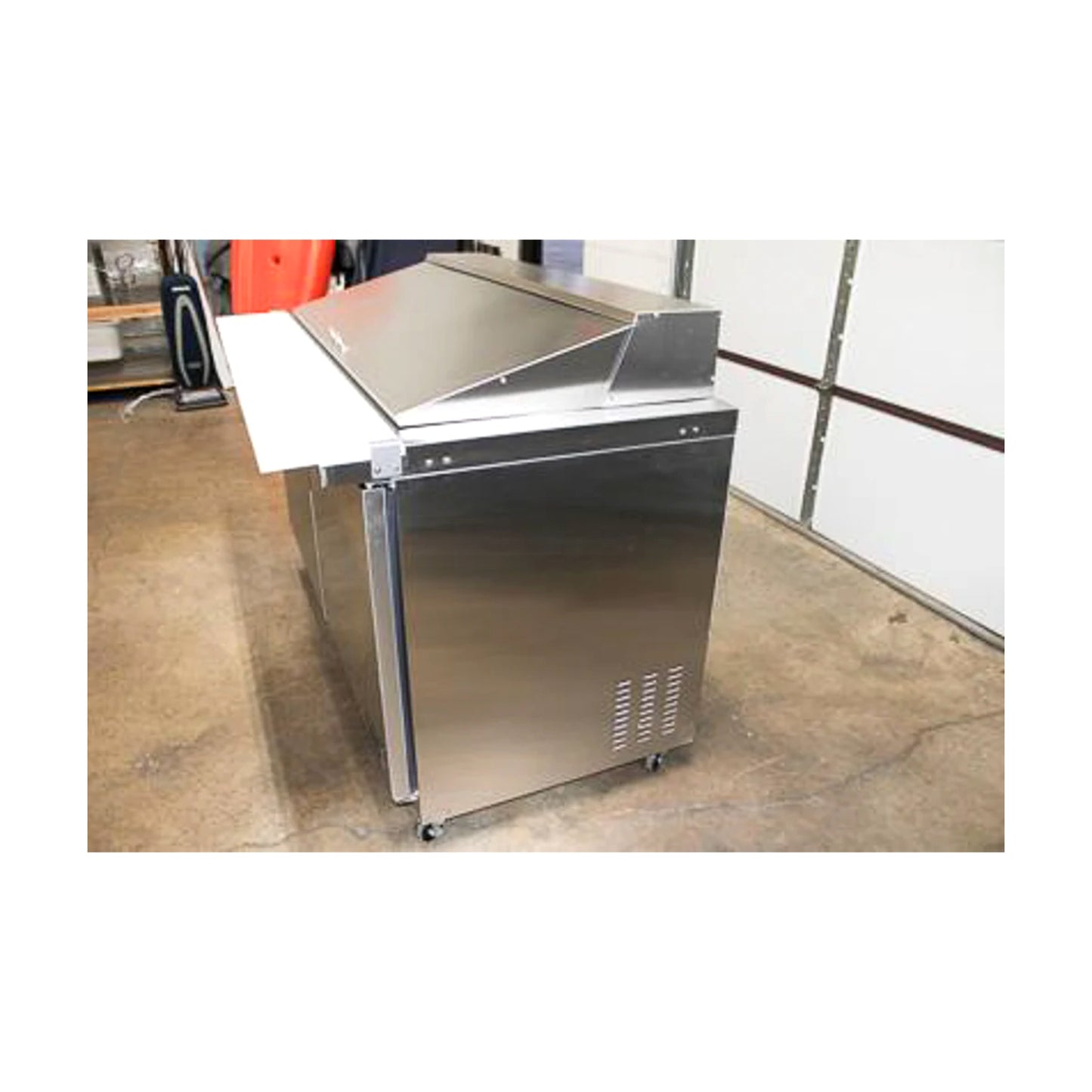 Polar PSP61M Mega-Top Sandwich Prep Table – 61″ Commercial Refrigerated Worktop